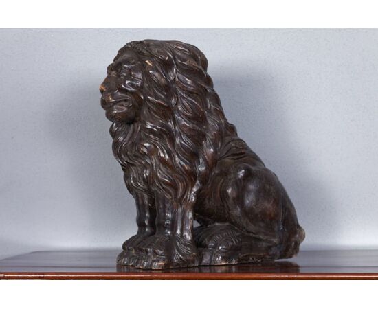 Coppia di leoni sculpite dell'700