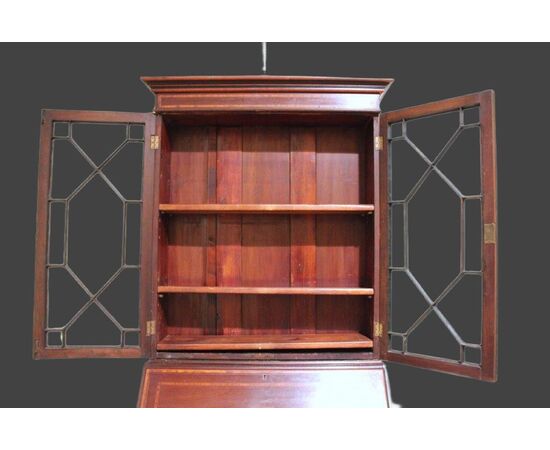 Cabinet with drawers and cabinet, prominence with a show
