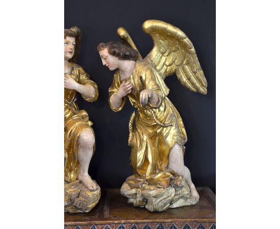 Grandi angeli alati di epoca Barocca, opera di un maestro scultore romano del XVII secolo