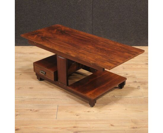Italian design coffee table from the 20th century