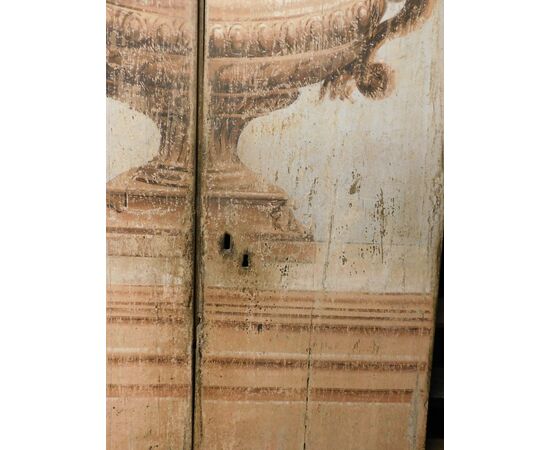 PTL652 Porta antica a doppio battente, dipinta con coppa centrale, epoca '700, L 119 X H 203 cm