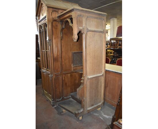 Transformable confessional     