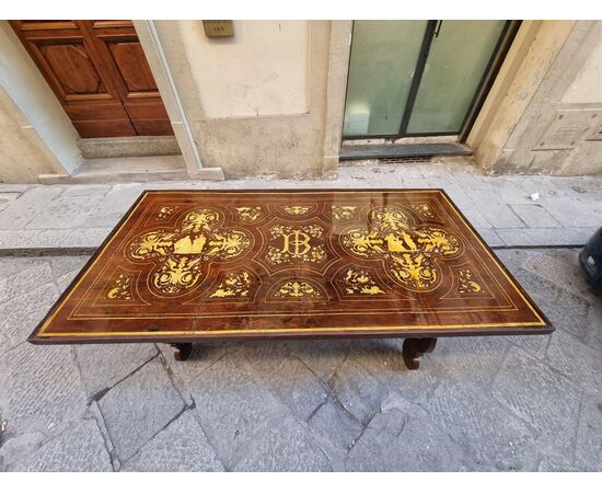 Bellissimo tavolo intarsiato Firenze capitale