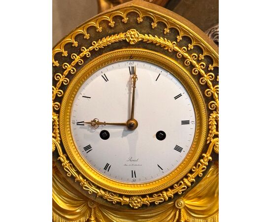 Straordinario orologio in bronzo dorato