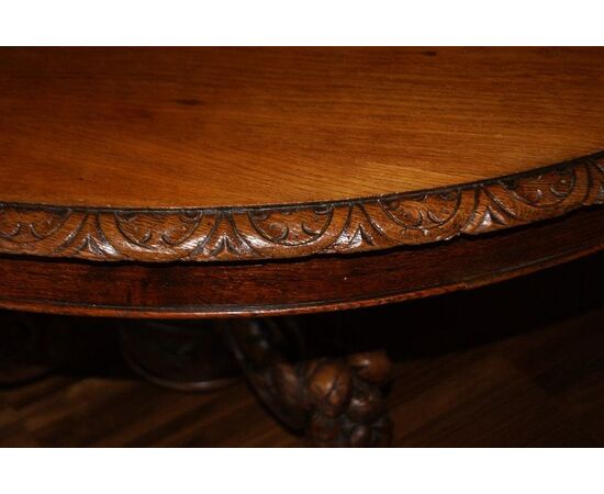 Tavolo ovale allungabile francese del 1800 stile Luigi Filippo con Grifoni
