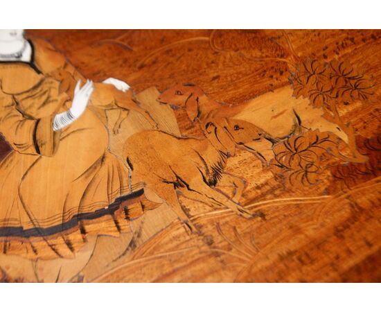 Tavoletta in legno finemente intarsiata Raffigurante Dama con animali in avorio
