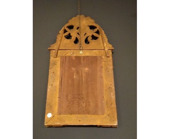Piccola specchiera italiana del 1800 in legno dorato ed intagliato