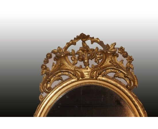 Specchiera ovale verticale stile Luigi XV del 1800 dorata foglia oro con bellissima cimasa