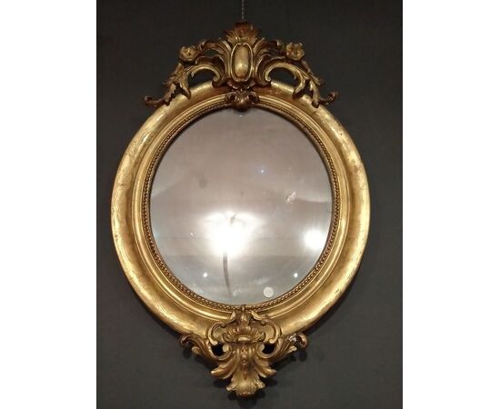 Specchiera ovale verticale francese del 1800 con incisioni su cornice