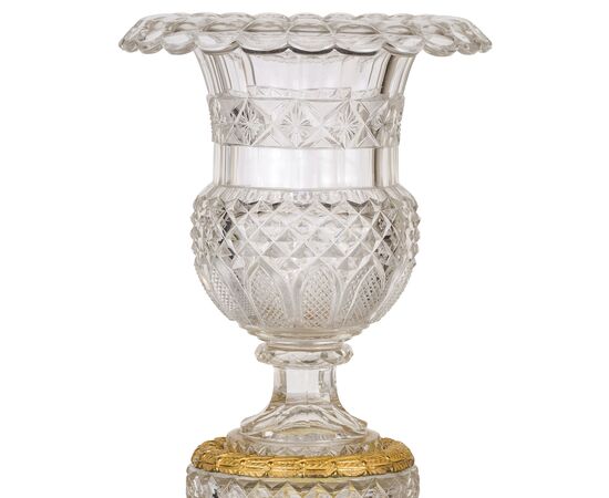 Vaso centrotavola in cristallo molato e bronzo dorato, Francia, primi XIX secolo