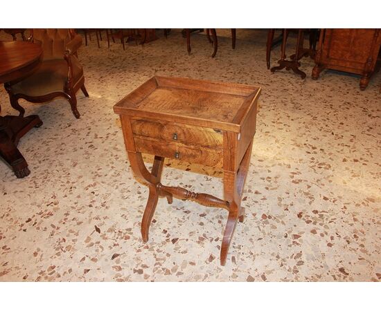 Tavolino da Lavoro Con Piano A Vassoio Francese In Legno di Noce 1800