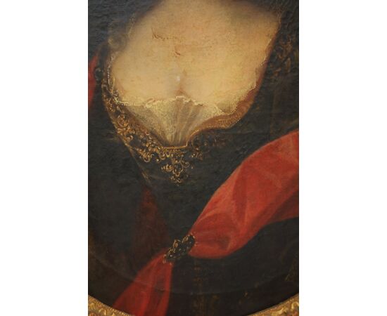 Ritratto femminile di nobildonna con cornice ovale dorata