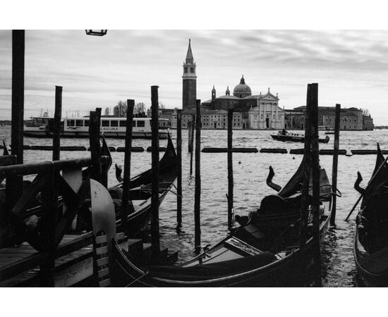 Foto di Venezia "Parcheggio delle gondole" - Snc/3 -