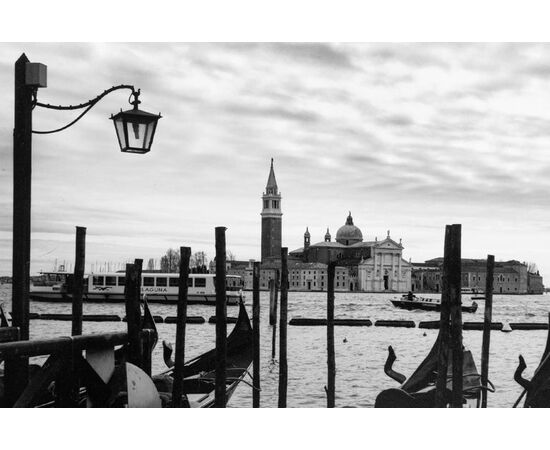 Foto di Venezia "Parcheggio delle gondole" - Snc/3 -