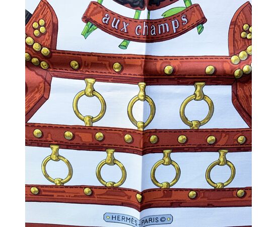 HERMES Foulard Vintage in Seta Col. Marrone <p style="text-align: left">HERMES Silk scarf named 'Aux Champs', created by artist Cathy Latham, and first issued in 1970. 100% Silk. Hand rolled edges. Brown colorway. 'HERMES Paris' signature with copyright s