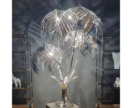 Lampada da Terra Imponente: Il Fascino Vintage della Kenzia in acciaio satinato
