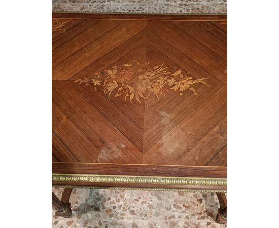 Tavolino scrittoio da centro in palissandro di fine 800 in stile Luigi XVI