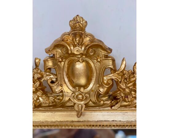 Specchiera dorata con stemma . Lombardia XIX secolo 