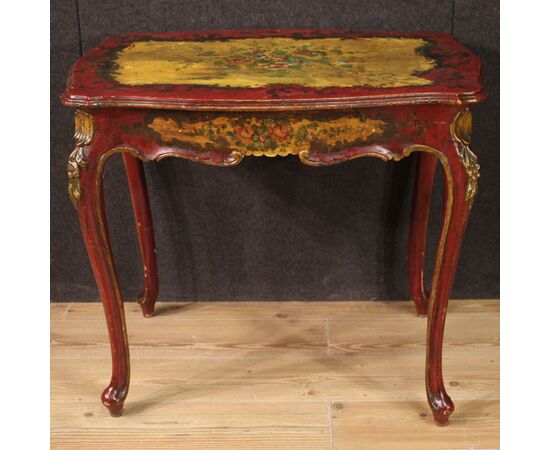 Venetian side table in wood from the 20th century