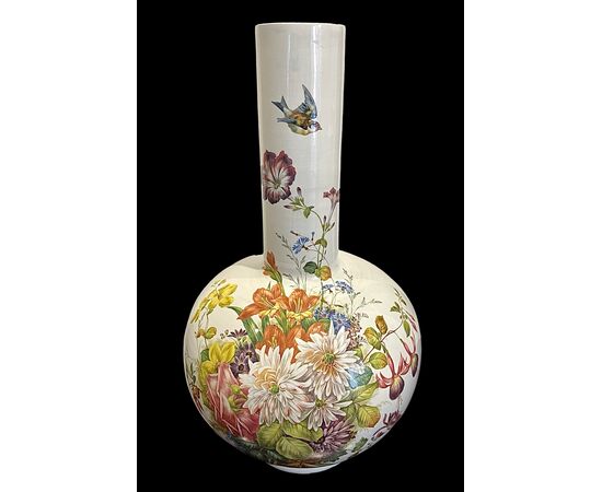 Grande vaso globulare in terraglia con decoro floreale e uccellino.Manifattura Antonibon,Nove di Bassano.