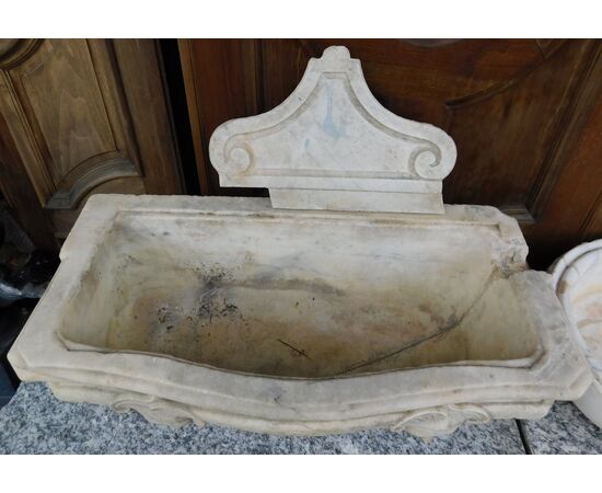 DARS620 - Fontana in marmo bianco di Carrara, misura cm L 80 x P 38 x H 70 