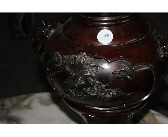 Grande Vaso Cinese del 1800 in Bronzo Con animali in Rilievo
