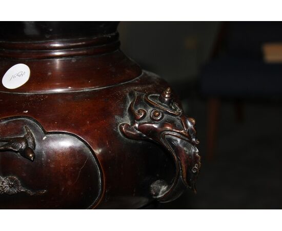 Grande Vaso Cinese del 1800 in Bronzo Con animali in Rilievo