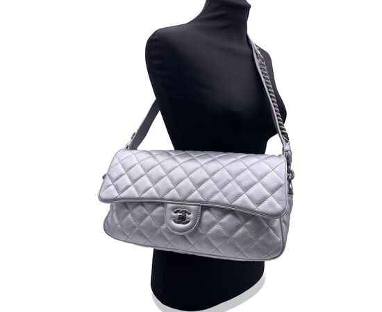 CHANEL Borsa a Tracolla in Pelle Col. Argento Easy Flap M
