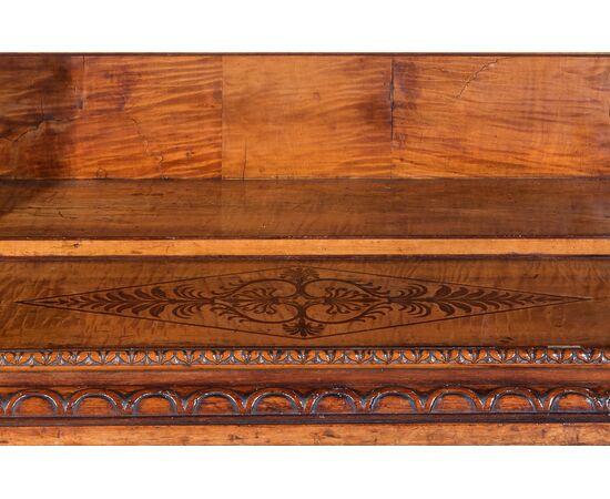 Coppia di consoles in acero con intarsi in legni diversi Napoli secondo quarto del XIX secolo