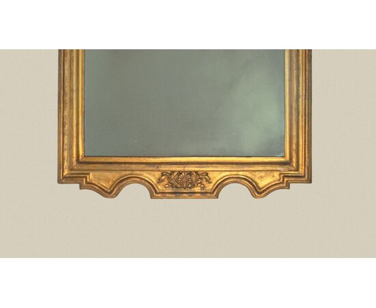 Specchiera del XIX secolo in legno scolpito e dorato