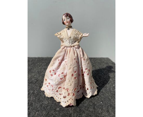 &#39;half doll&#39; porcelain powder cover with a lady figure. France or Germany.     