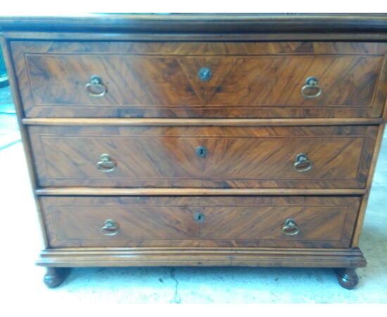 Small chest of drawers     