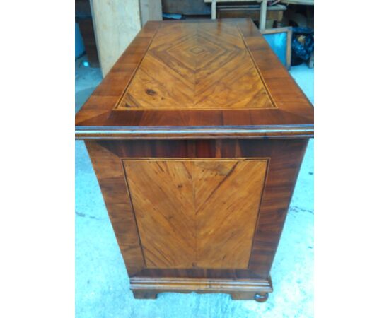 Small chest of drawers     