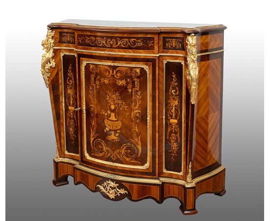 Credenza antica Napoleone III Francese in legni esotici pregiati con innesti di elementi in bronzo dorato. Periodo XIX secolo.