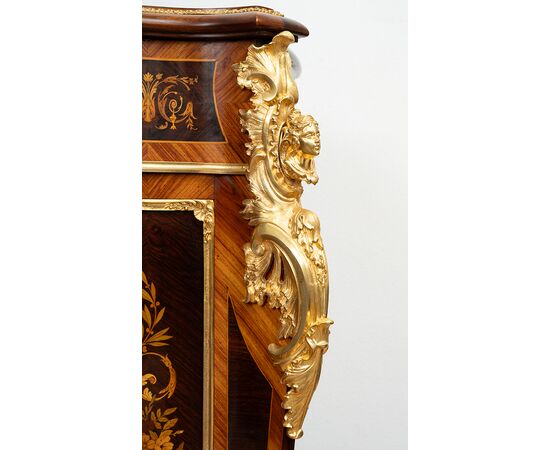 Credenza antica Napoleone III Francese in legni esotici pregiati con innesti di elementi in bronzo dorato. Periodo XIX secolo.