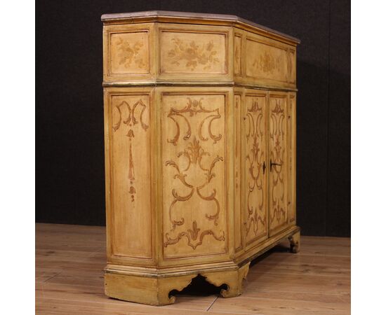 Credenza in legno laccato e dipinto del XX secolo