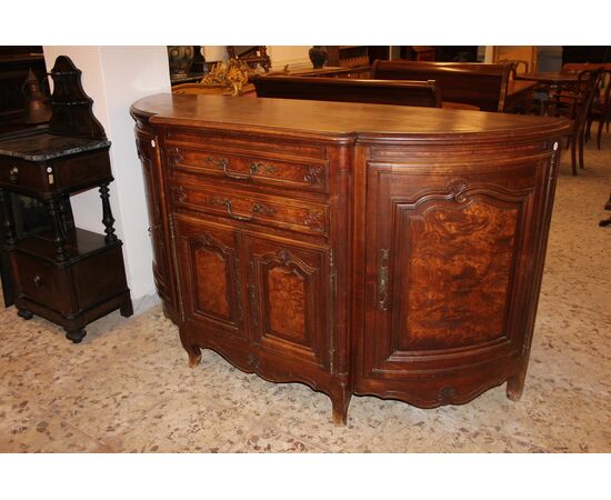 Grande Credenza Provenzale Scantonata XIX Secolo Legno di Noce e Radica