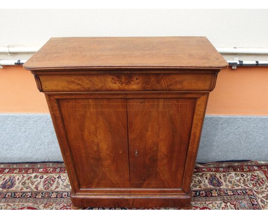 PICCOLA CREDENZA CAPPUCCINO IN PIUMA DI NOCE CARLO X FRANCIA  cm L97xP47xH121