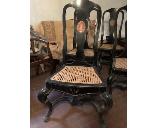 Quattro sedie laccate con dipinto a cineseria