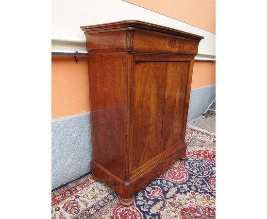 PICCOLA CREDENZA CAPPUCCINO IN PIUMA DI NOCE CARLO X FRANCIA  cm L97xP47xH121