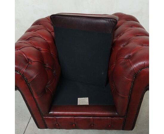 Poltrona chesterfield club inglese originale vintage in pelle rosso bordeaux anticato 