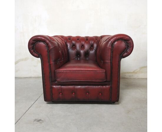 Poltrona chesterfield club inglese originale vintage in pelle rosso bordeaux anticato 