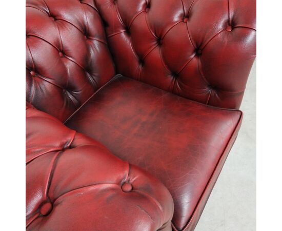 Poltrona chesterfield club inglese originale vintage in pelle rosso bordeaux anticato 