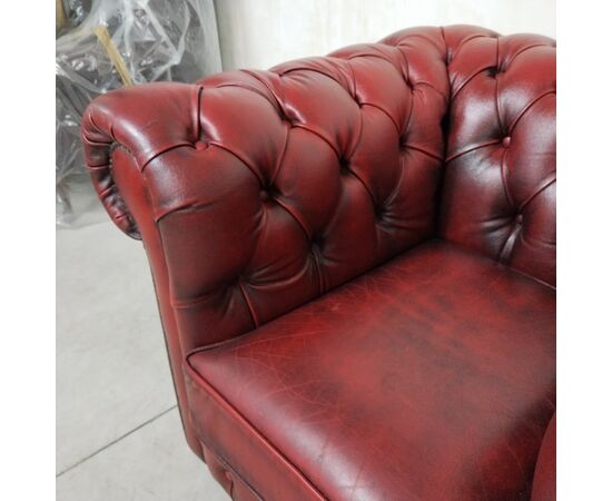 Poltrona chesterfield club inglese originale vintage in pelle rosso bordeaux anticato 