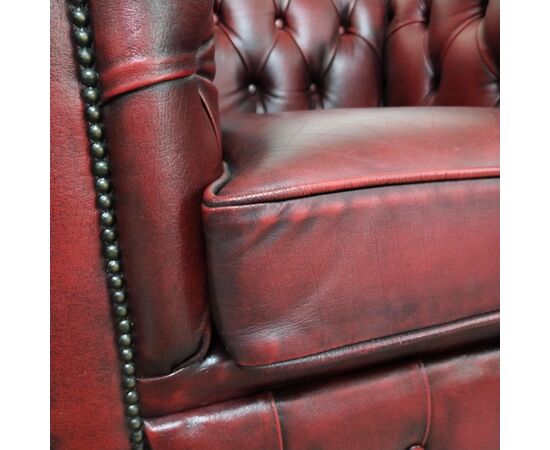 Poltrona chesterfield club inglese originale vintage in pelle rosso bordeaux anticato 