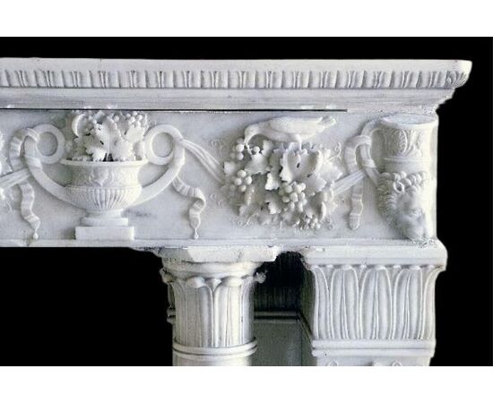 Important fireplace in white Carrara marble, antique fireplaces