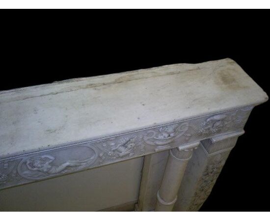 Important fireplace in white Carrara marble, antique fireplaces