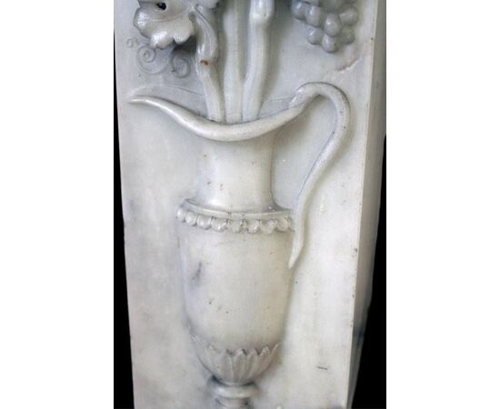 Important fireplace in white Carrara marble, antique fireplaces