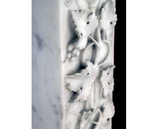 Important fireplace in white Carrara marble, antique fireplaces