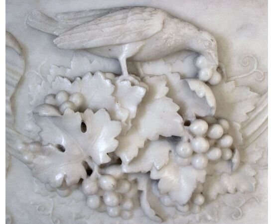 Important fireplace in white Carrara marble, antique fireplaces